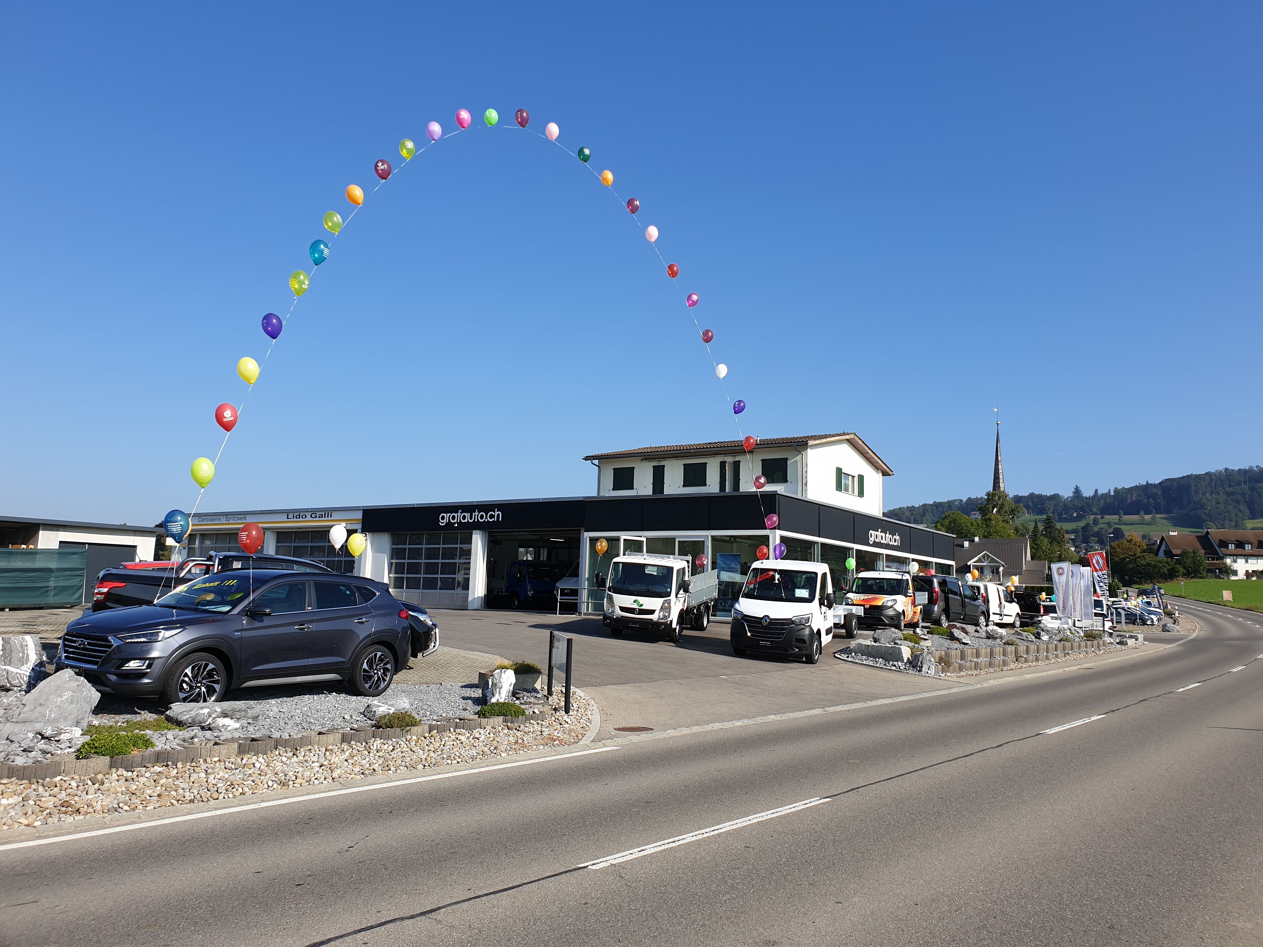 Lastwagen-Mechatroniker bei der Arbeit